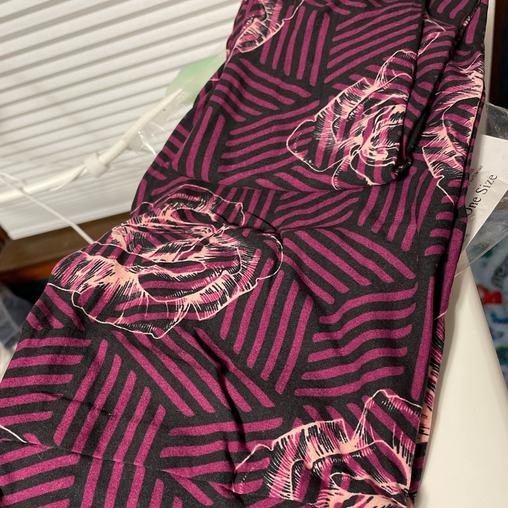 Lularoe os flower leggings nwt drawing